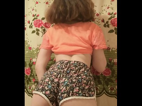 ❤️ Sexy ung babe tar av seg shortsen på kamera Russisk porno på porno no.pornburst.ru ❌️❤