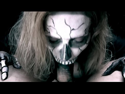 ❤️ Demon jente suger kuk med sin svarte munn og svelger cum. Russisk porno på porno no.pornburst.ru ❌️❤